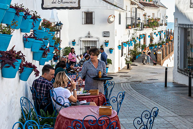 做西班牙TikTok短視頻運營或直播帶貨要用怎樣的海外網(wǎng)絡(luò)線路？